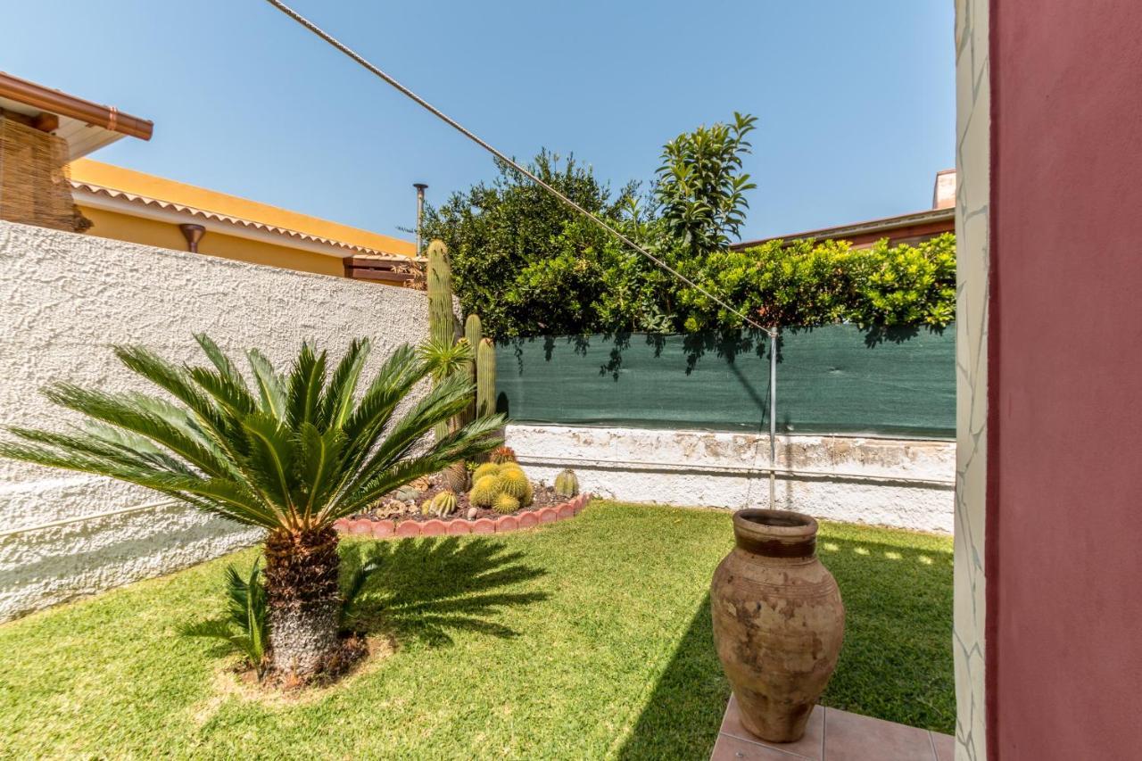 Red House Near The Sandy Beach, Parking & Wi-Fi Avola Exterior foto