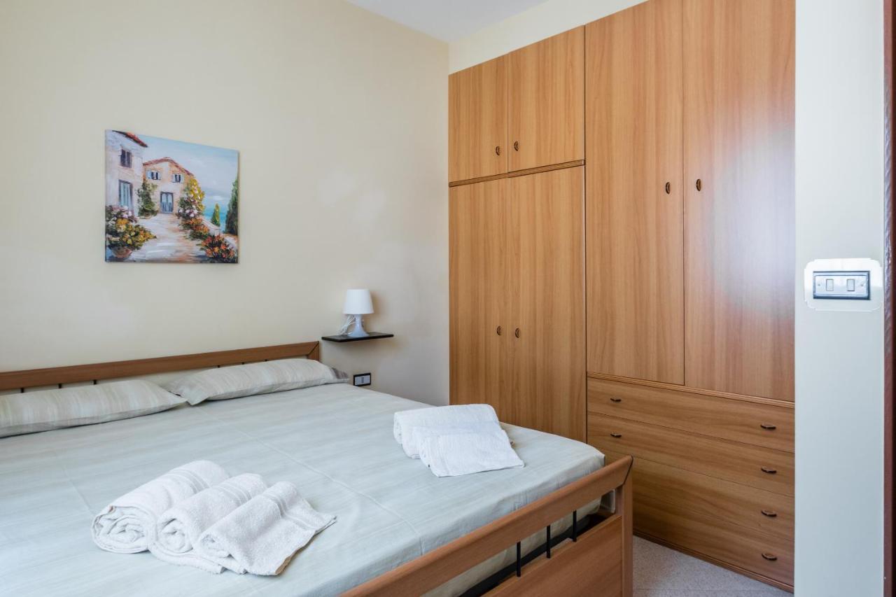 Red House Near The Sandy Beach, Parking & Wi-Fi Avola Exterior foto