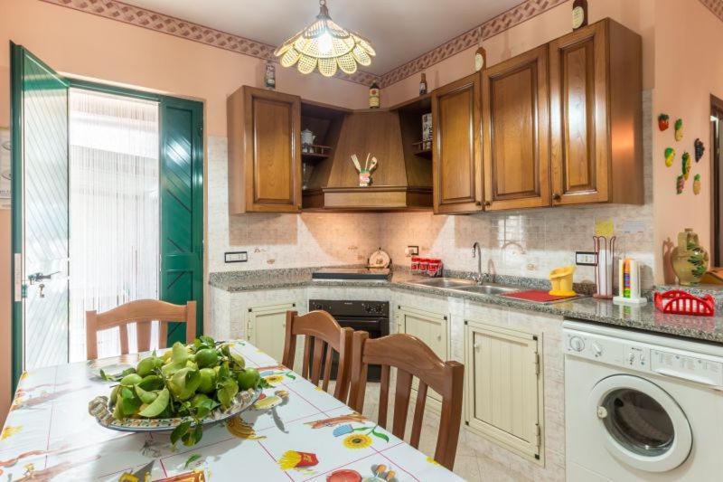 Red House Near The Sandy Beach, Parking & Wi-Fi Avola Exterior foto